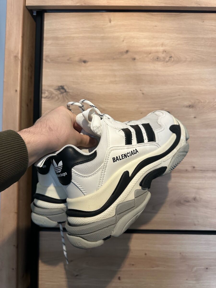 Balenciaga x Adidas Triple S sneakers… - € 180,00 - Vendora.cy