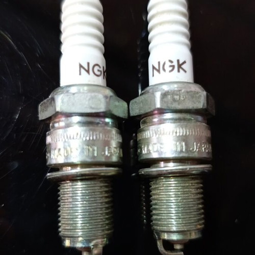 NGK BP5ES spark plugs new, pack of 2