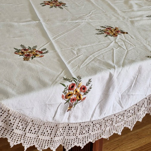 Handmade tablecloth like new, 160 centimeters