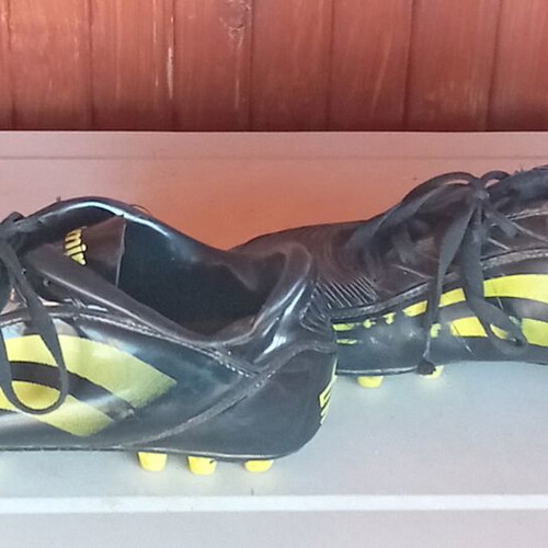Admiral football shoes size 41 like new, white and yellow