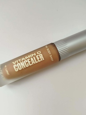 Body Shop Vitamin C Concealer used, shade medium 2W