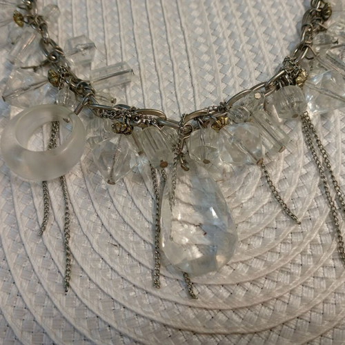 Women's modern necklace like new