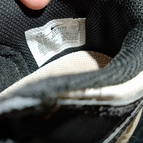 Nike athletic shoes size 34 used, black and white