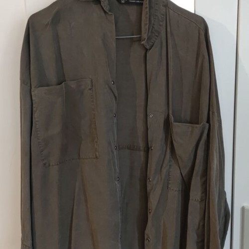 Zara khaki shirt oversized long sleeve like new, soft texture
