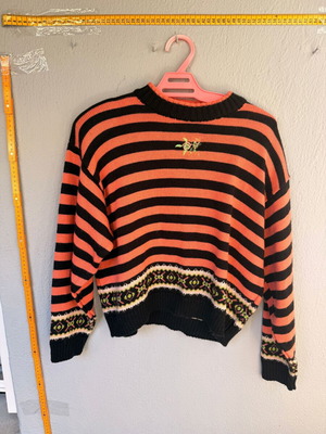 Women's striped vintage knitted sweater with embroidery used