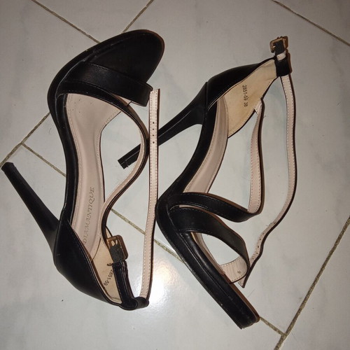 High-heeled sandals size 38 like new, black