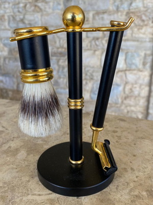Vintage shaving set like new with black base and gold details