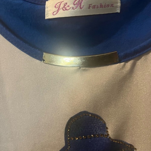Women's blouse used with figure and strass, size M, blue