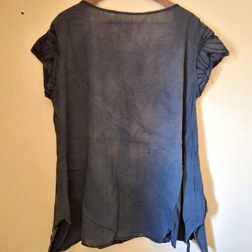 Floral t-shirt used, black and gray, one size