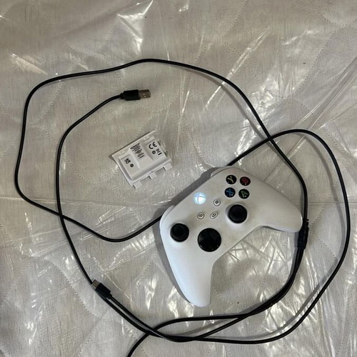 Xbox Series S 512GB console with original controller and rechargeable batteries
