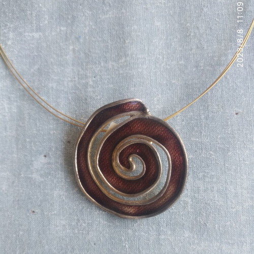 Enamel spiral necklace new, brown