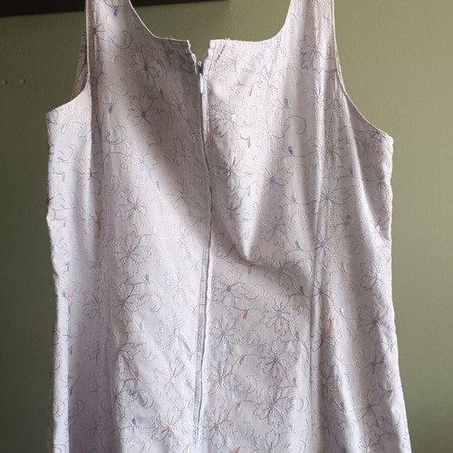Maxi sleeveless dress like new, lilac with embroidery