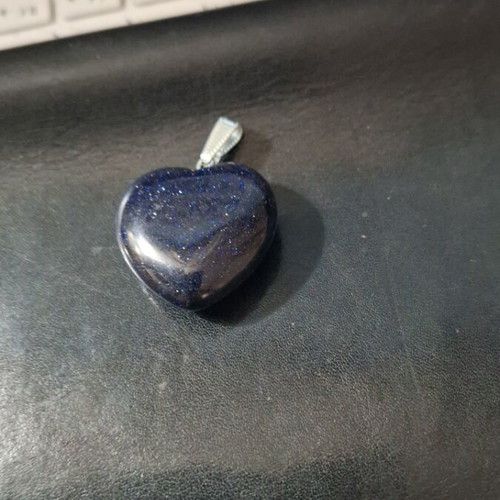 Heart-shaped stone pendant new with metallic loop