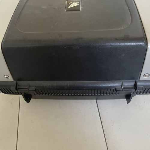 Honda motorcycle top case 50 lt used, fits two helmets
