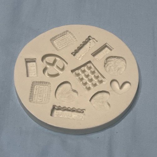 Silicone mold 10cm new with small decorative designs