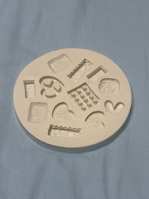 Silicone mold 10cm new with small decorative designs