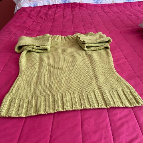Naf Naf pullover like new, green, medium size with slim fit