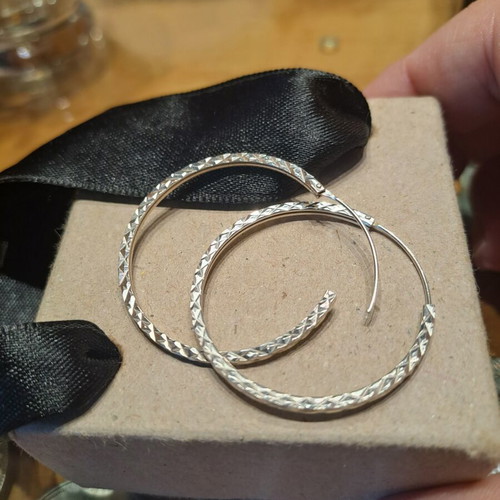 Silver hoop earrings like new, 3.5cm diameter
