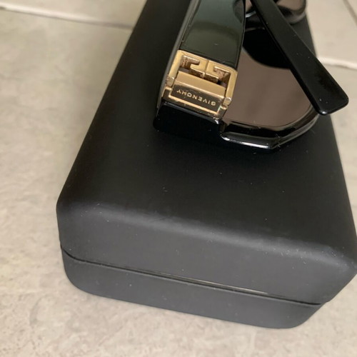 Givenchy sunglasses like new, black with gold details