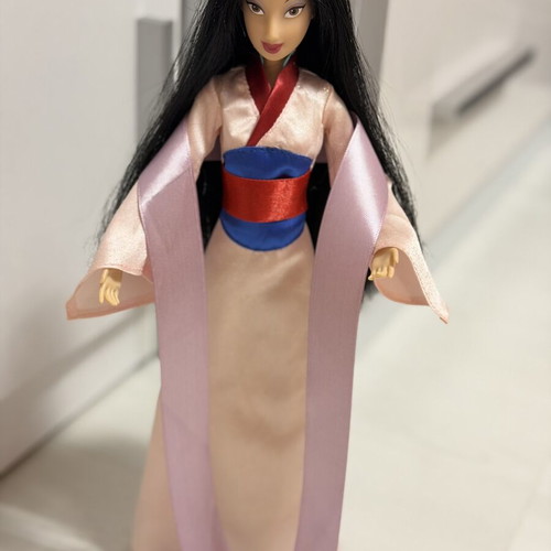 Disney Store 2014 Princess Mulan doll with movable joints, like new