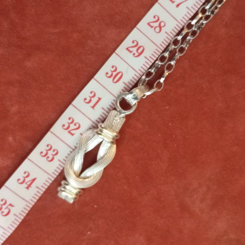 Lalaunis A21 750 925 necklace like new with silver chain