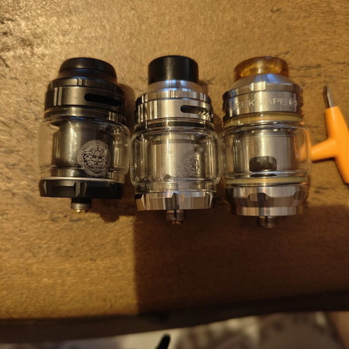 Geekvape Z200 Electronic Cigarette Full Set used with 3 Atomizers and Batteries