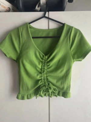 Crop top green like new with ruching and cups