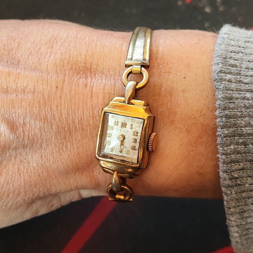 Vintage DECO wristwatch used with 17 rubies and gold-plated bracelet