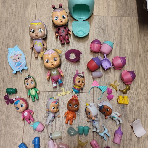 Cry Babies figures used with many accessories and Frozen set