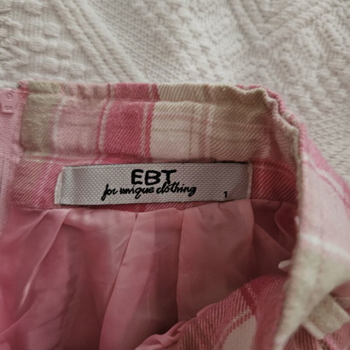 Girls' clothes used, 3 skirts and 1 Benetton pullover for ages 1-3