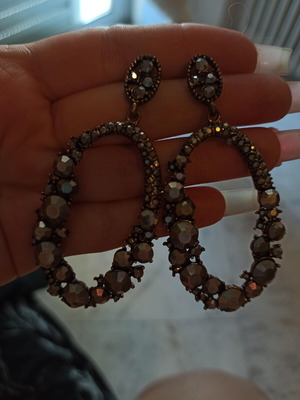 Jewelry like new, sold individually