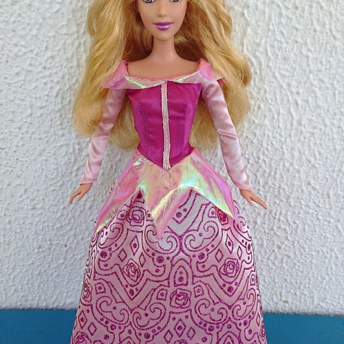 Vintage Glitter Princess Sleeping Beauty Doll Disney Mattel 2005 like new