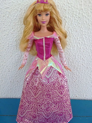 Vintage Glitter Princess Sleeping Beauty Doll Disney Mattel 2005 like new