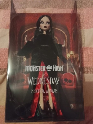 Κούκλα Monster High x Wednesday Morticia Addams καινούργια