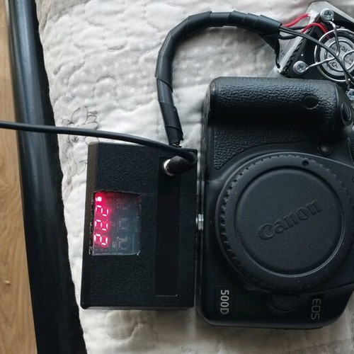 Canon EOS 500D DSLR camera used, modified for astrophotography with cooling