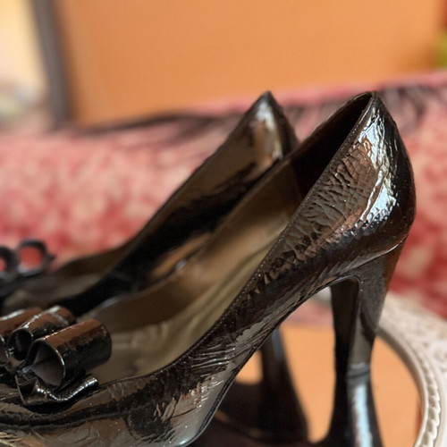 Unisa women's black patent leather pumps with bow size 39 like new