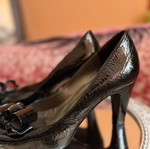 Unisa women's black patent leather pumps with bow size 39 like new