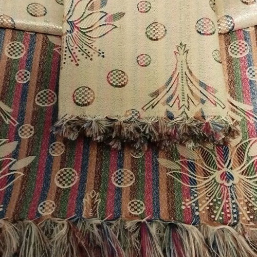 Throw with silk thread and fringes like new, vintage set with pillowcases