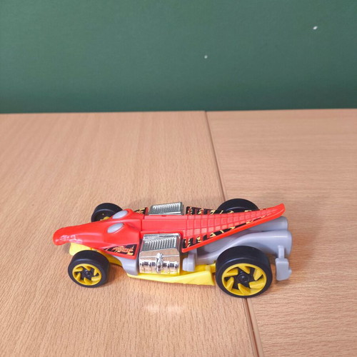 Σετ 5 αυτοκίνητα Hot Wheels, με μπαταριοκίνητο Σκορπιό