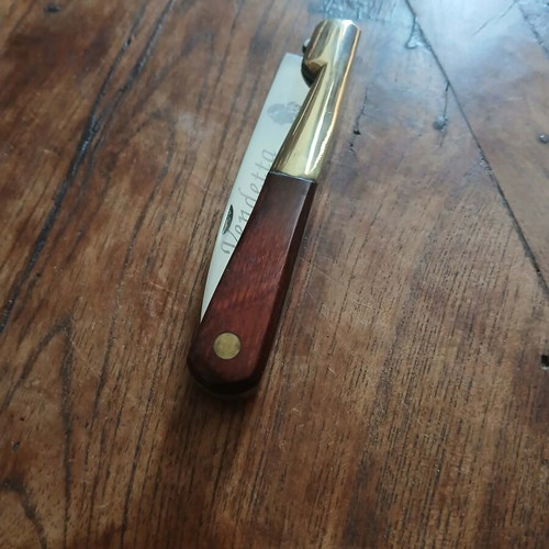 Vendetta knife like new with wooden and brass handle
