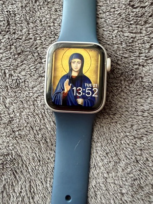 Apple Watch Series 7 Nike 45mm GPS used with original blue strap