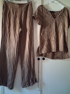 Bella P. women's summer set used, brown pleated top and wide-leg pants
