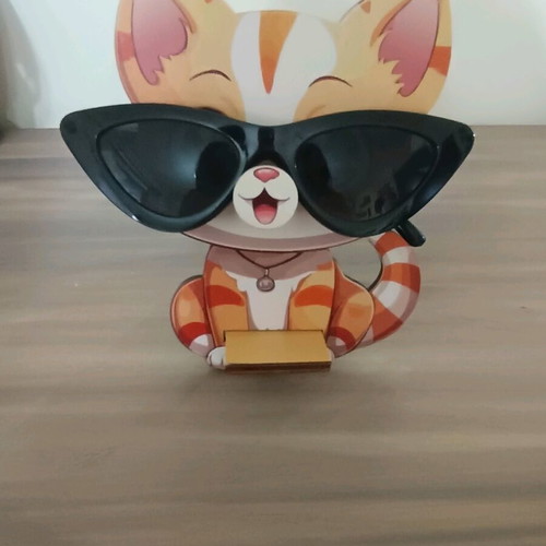 Wooden Cat-Shaped Glasses Stand like new