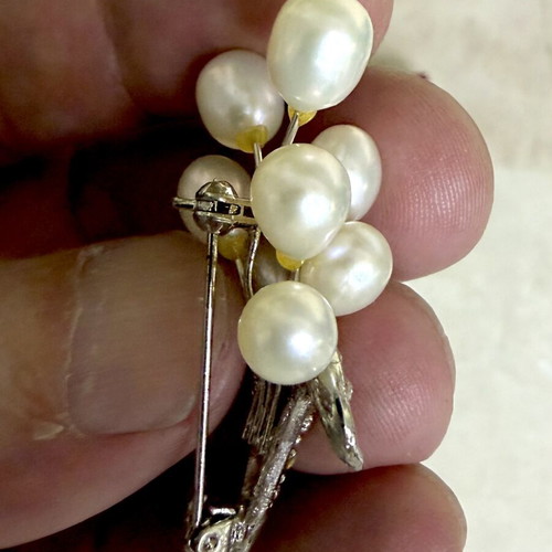 Brooch with 9 natural freshwater pearls and Swarovski crystals new