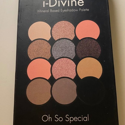 Sleek eyeshadow palettes like new, set of 6