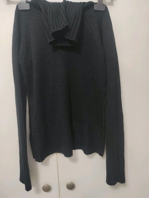 Women's knitted turtleneck in very good condition