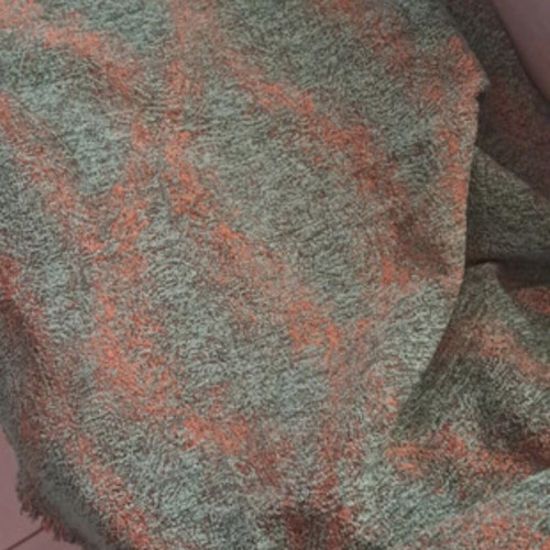 Throws and 3 pillows like new for two- and three-seater sofa