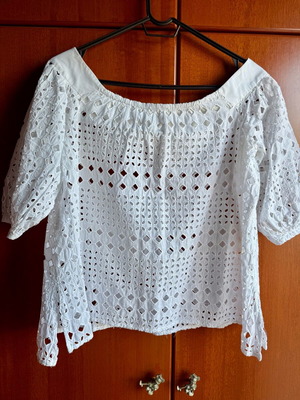 Zini white broderie top like new, off-shoulder with puff sleeves