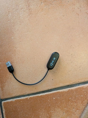 Mi Band 4 σαν καινούργιο, χωρίς λουράκι με φορτιστή