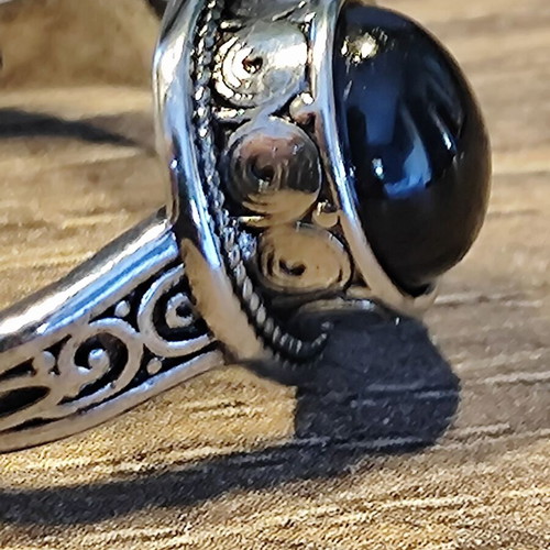 Elegant silver ring with round black stone, like new